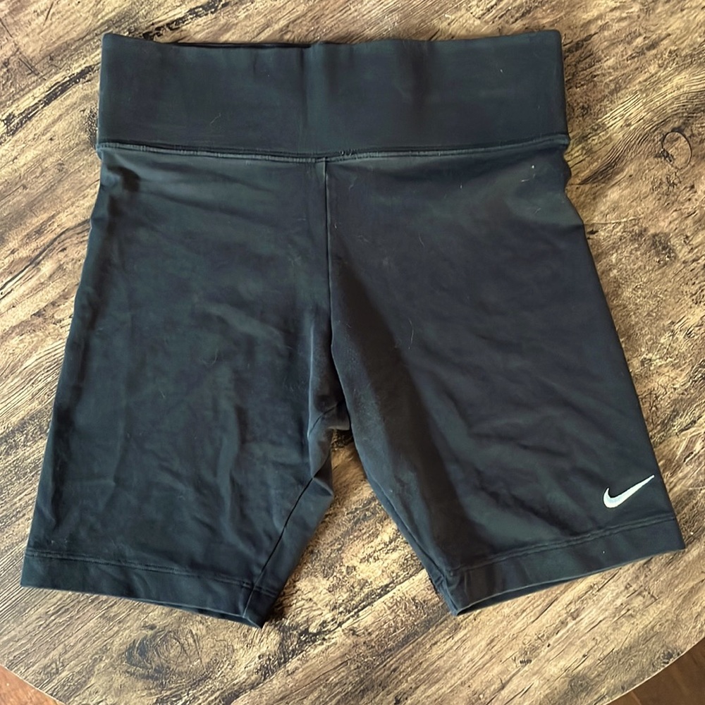 Nike women’s high waisted DRI-FIT SHORTS SIZE MEDIUM
